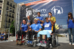 Entrega de trofeos a los atletas en silla de ruedas